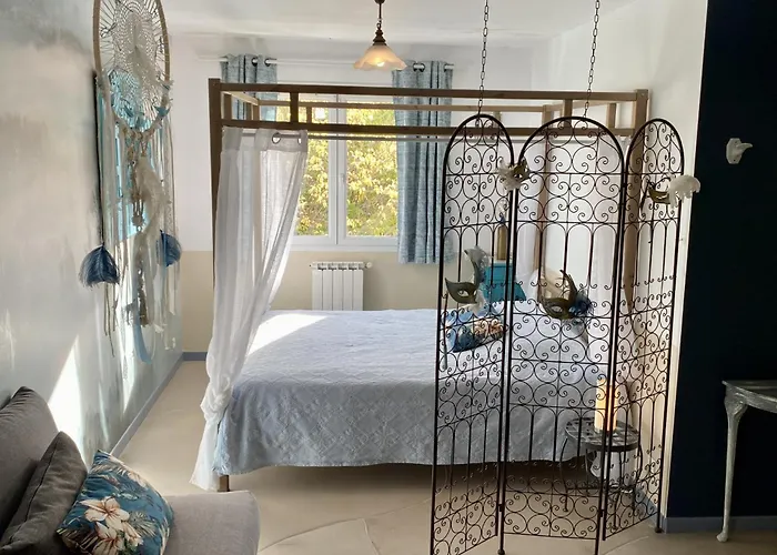 Nuits Colibri, Rose Poudre & Bleu Pastel Fozieres